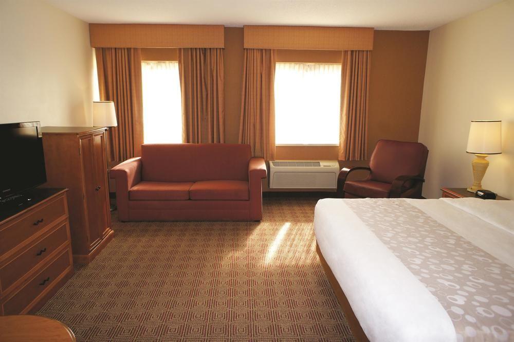 Quality Inn & Suites Raleigh Durham Airport Morrisville Exterior photo