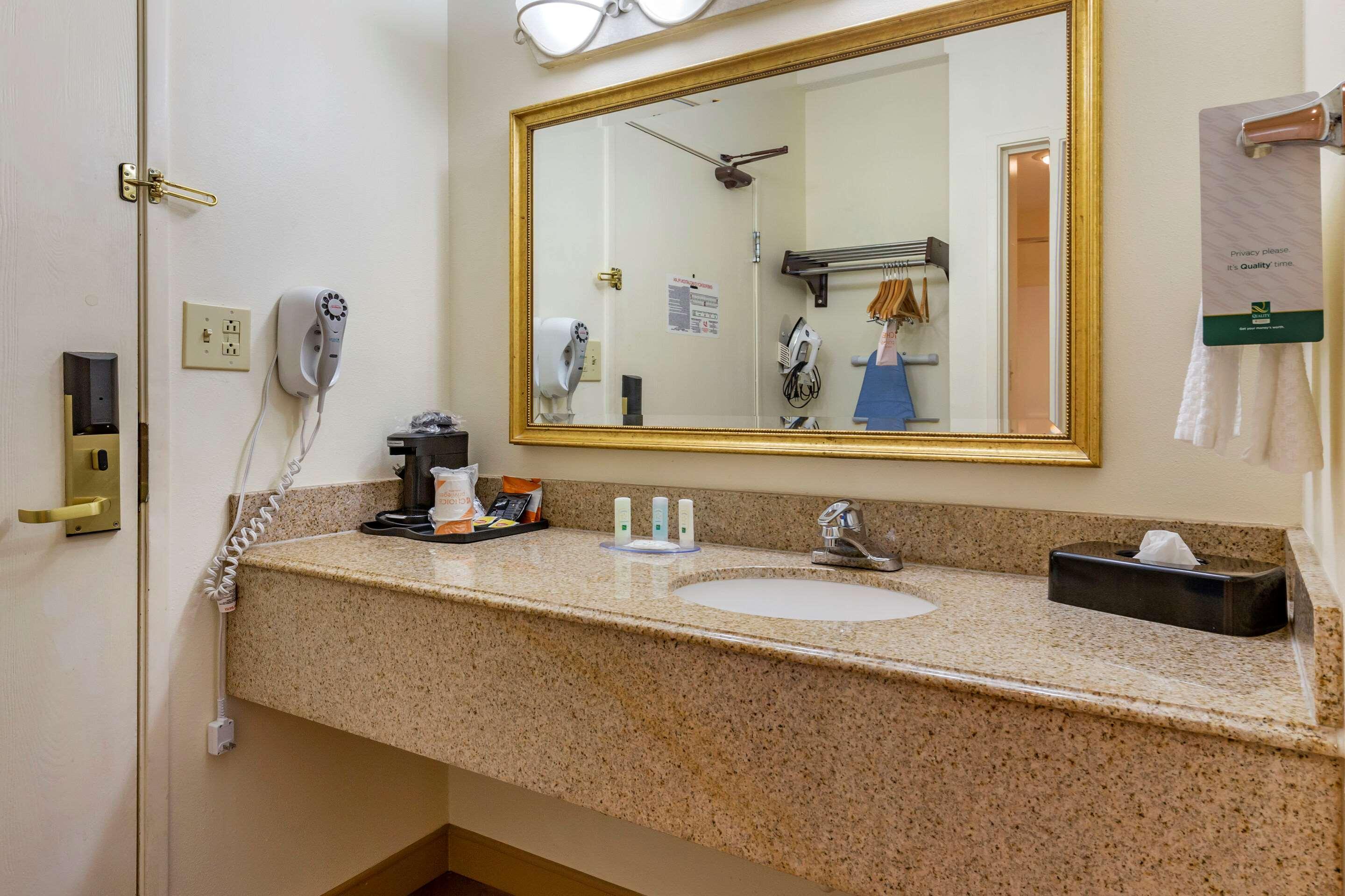 Quality Inn & Suites Raleigh Durham Airport Morrisville Exterior photo