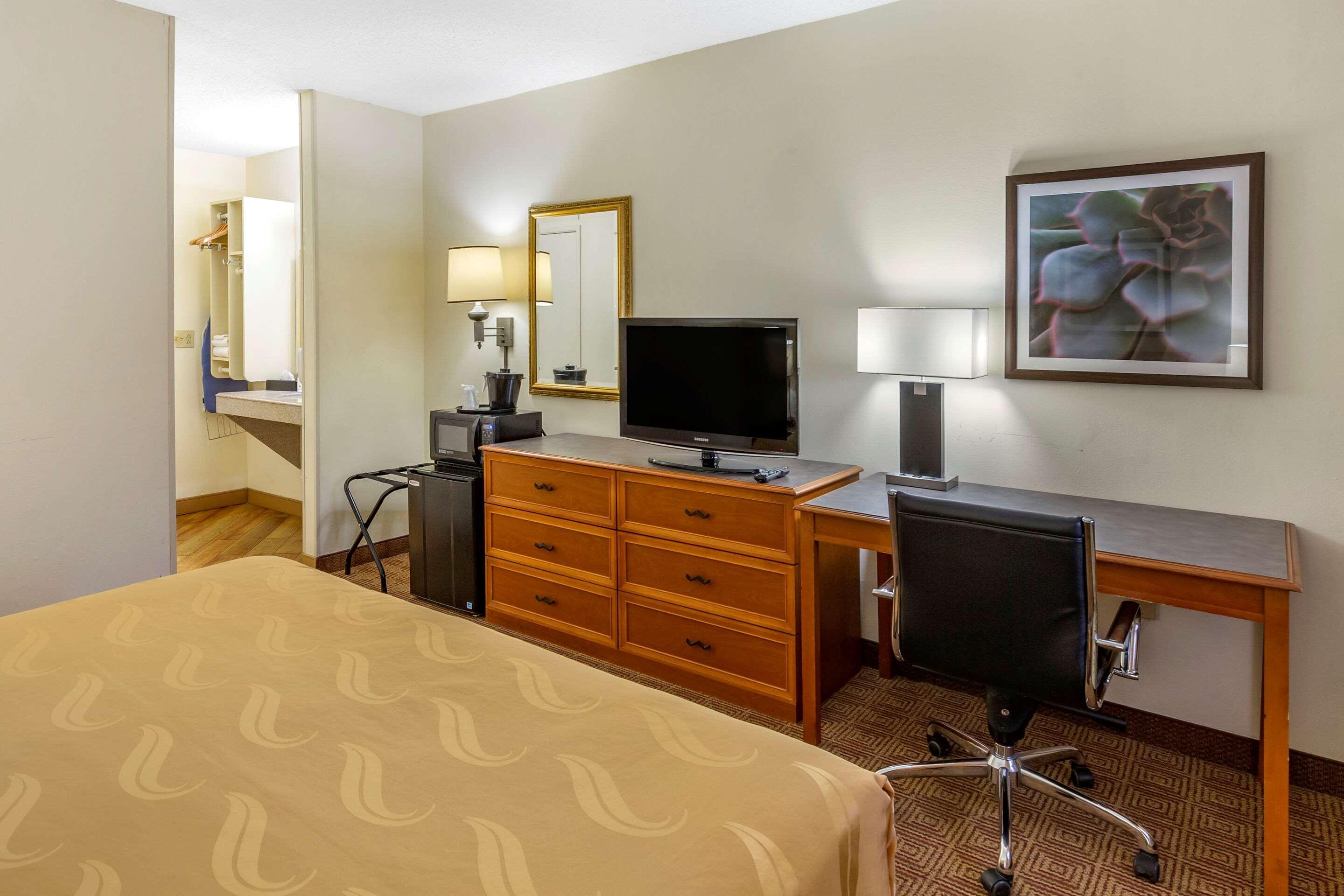 Quality Inn & Suites Raleigh Durham Airport Morrisville Exterior photo