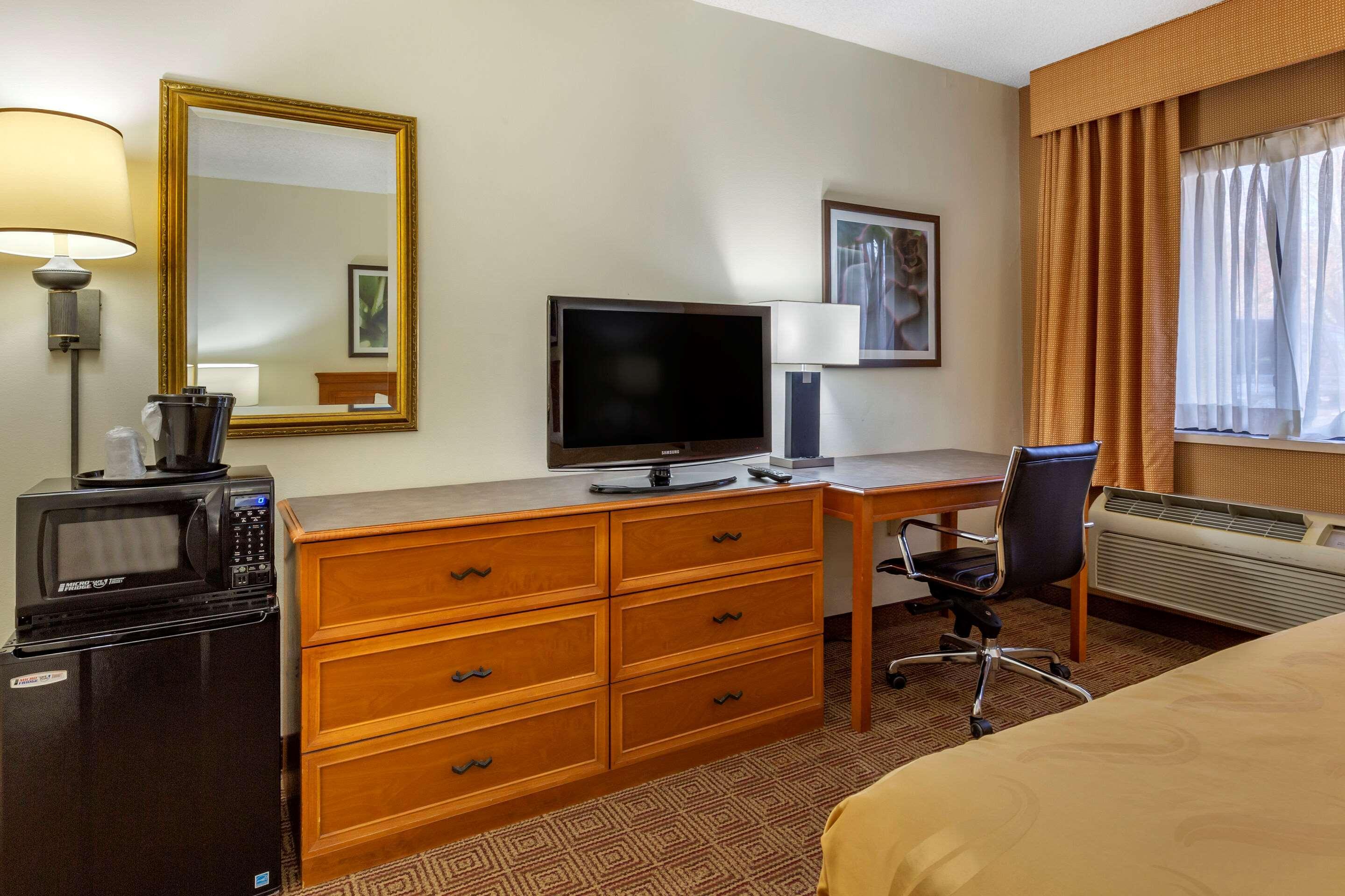 Quality Inn & Suites Raleigh Durham Airport Morrisville Exterior photo