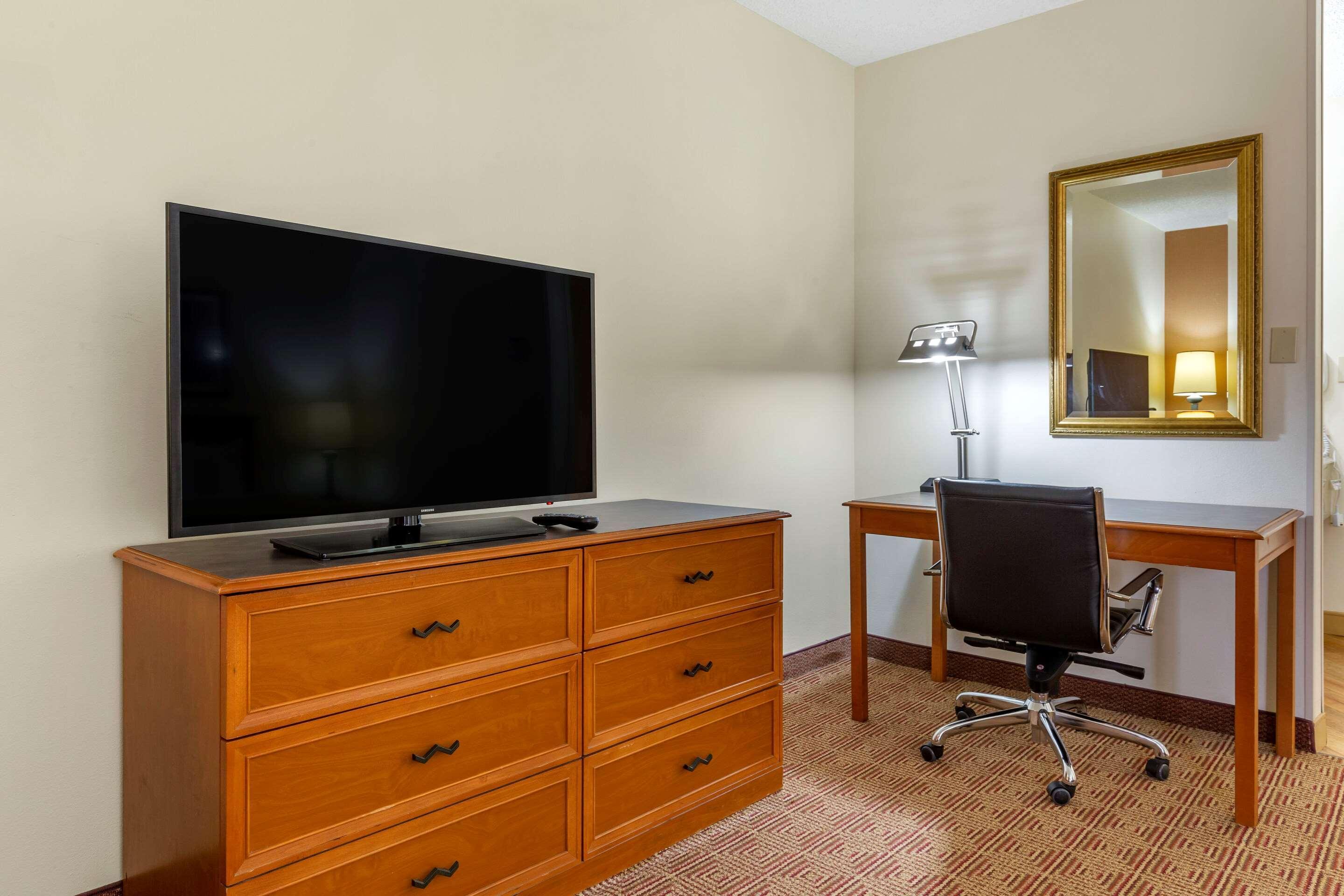 Quality Inn & Suites Raleigh Durham Airport Morrisville Exterior photo