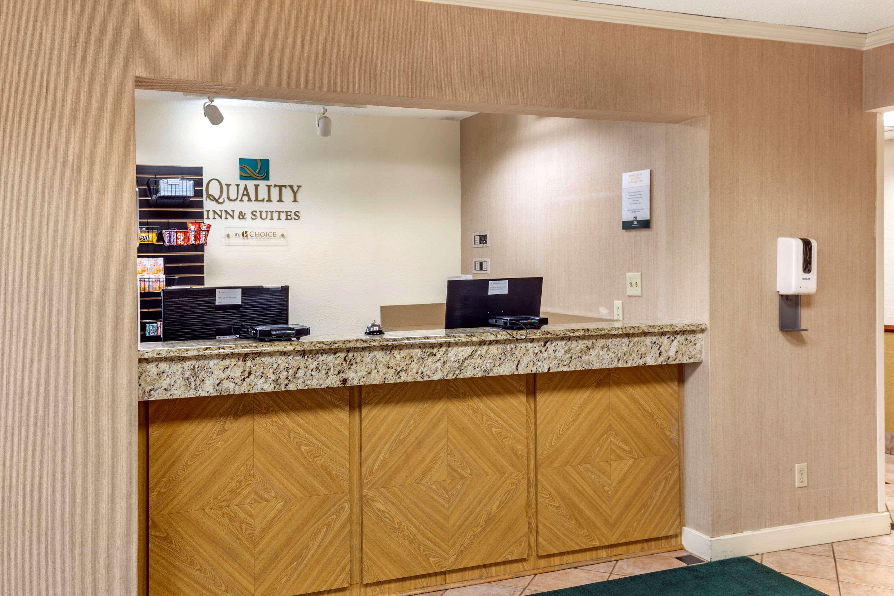 Quality Inn & Suites Raleigh Durham Airport Morrisville Exterior photo