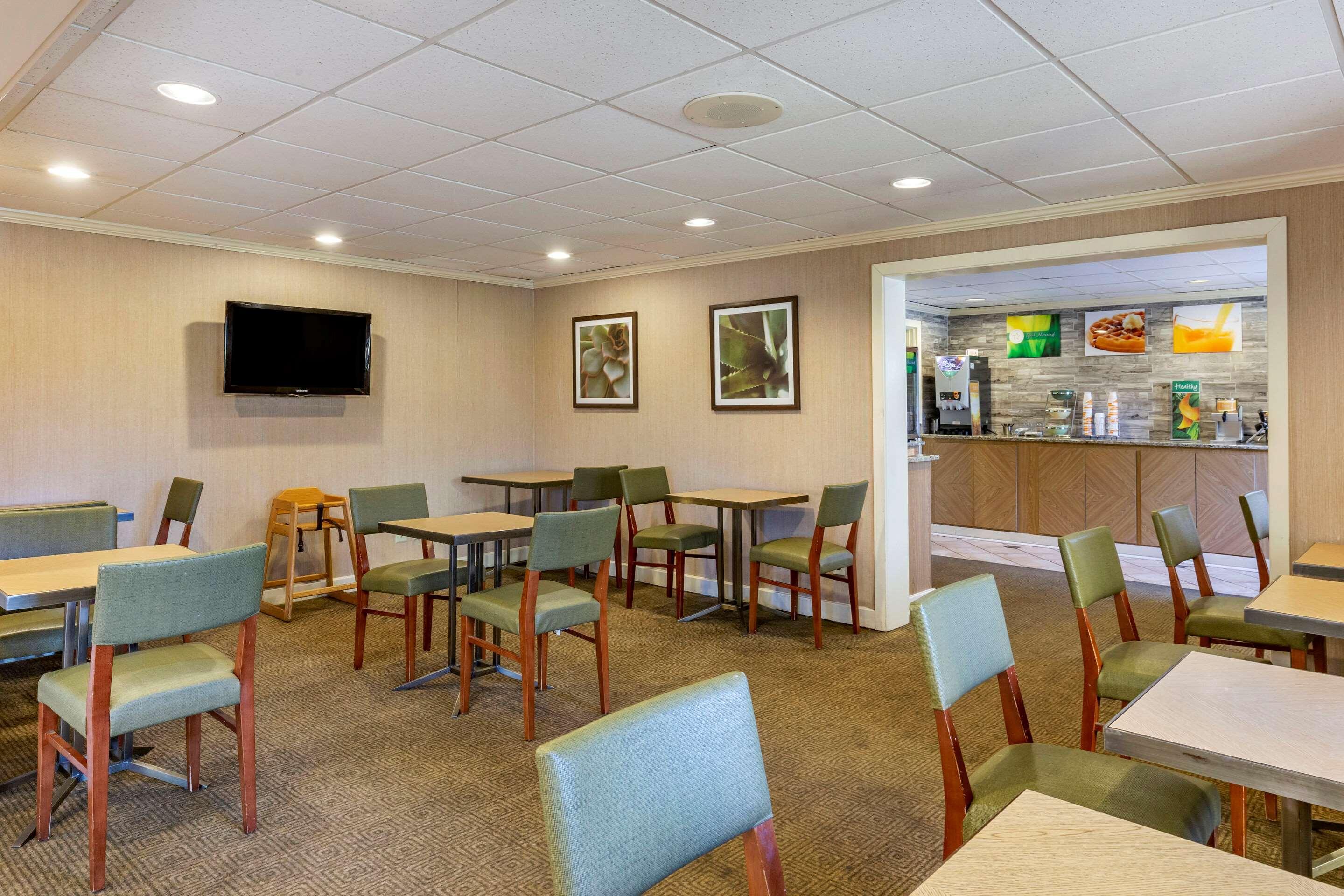 Quality Inn & Suites Raleigh Durham Airport Morrisville Exterior photo