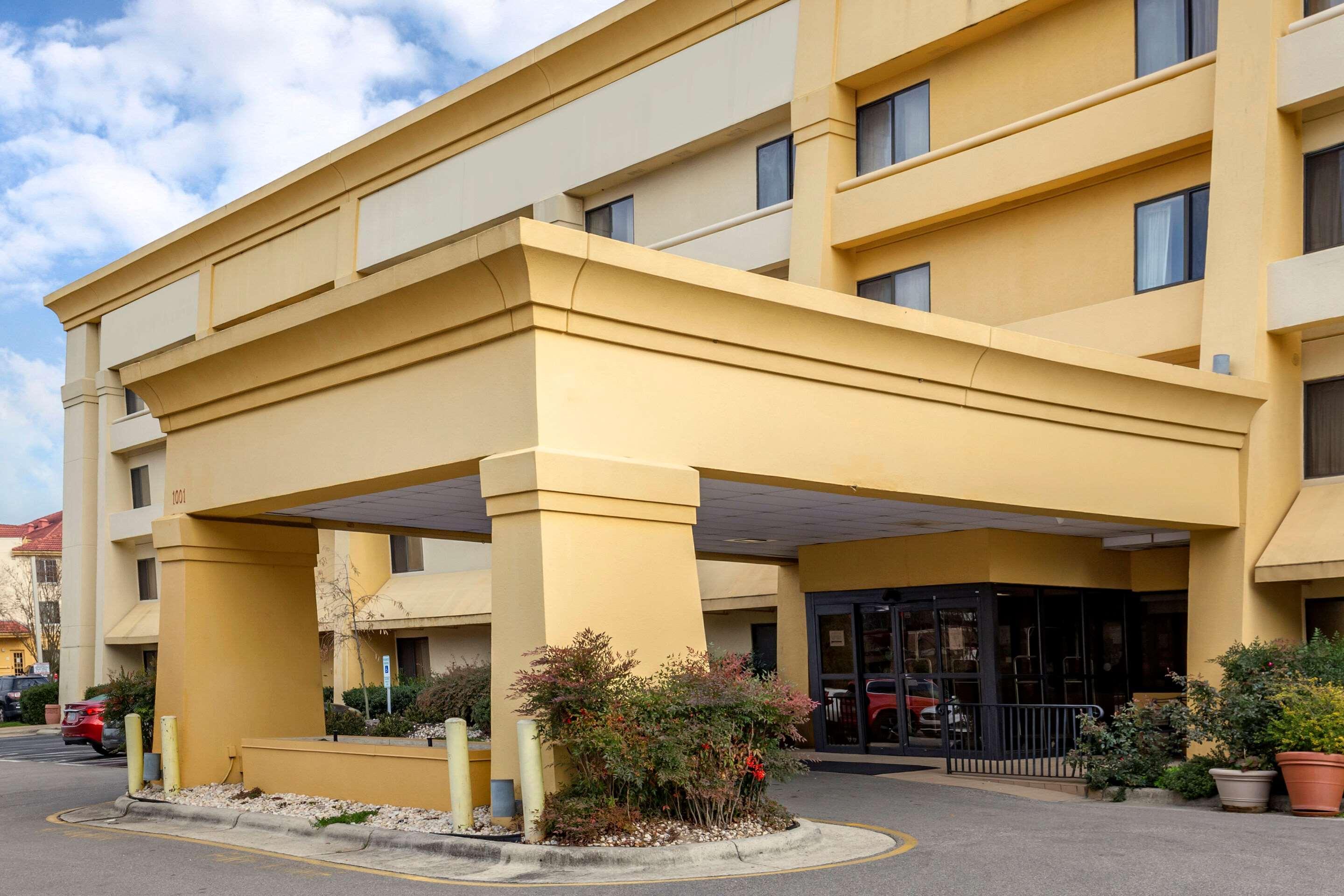 Quality Inn & Suites Raleigh Durham Airport Morrisville Exterior photo