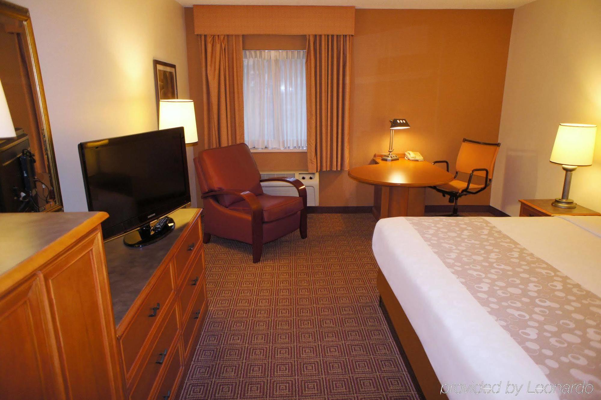 Quality Inn & Suites Raleigh Durham Airport Morrisville Exterior photo